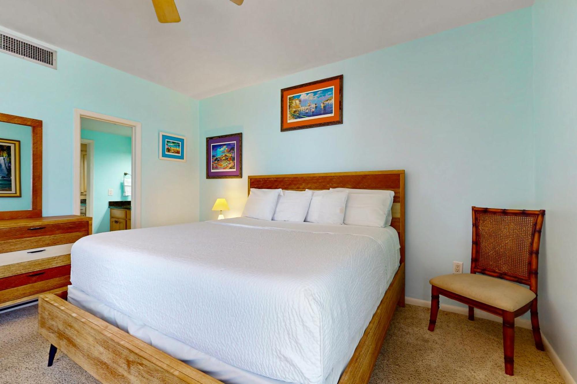 Navarre Towers Condos Room photo